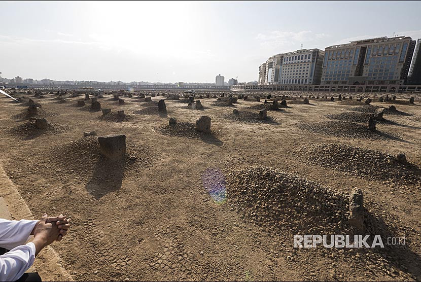 Pemakaman para sahabat dan syuhada di Komplek Makam Baqi, Madinah.