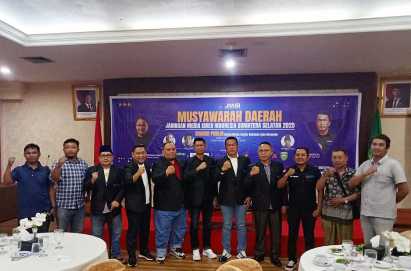 Agus Harizal Ketua JMSI Sumsel (lima dari kanan) bersama anggota JMSI Sumsel pada Musda 2025. (FOTO: Dedi SN)