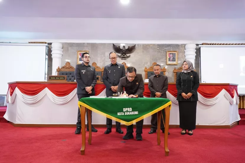 Proses rapat paripurna DPRD Kota Sukabumi membahas perubahan APBD 2025, Senin (25/8/2025).