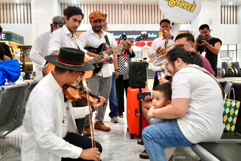 Stasiun Whoosh Halim, Jumat (22/8) lalu, semakin semarak dengan hadirnya Interupsi Jazz, yang merupakan rangkaian Road to The Papandayan Jazz Festival 2025. (Foto: Corporate Communication KCIC)