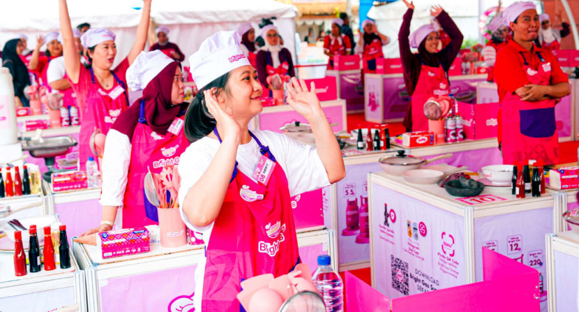 Tiga peserta terbaik ajang semifinal Bright Gas Cooking Competition (BGCC) 2025 di Tangerang City Mall, Sabtu (23/08/2025) lalu berhasil lolos ke babak final yang akan memperebutkan hadiah utama berupa Certified Cooking Course di Le Cordon Bleu, Thailand, serta sejumlah dukungan pengembangan usaha kuliner. (Foto: Dok RUZKA INDONESIA)