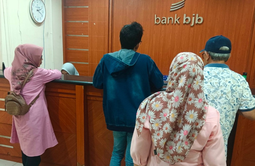 Pembayaran PBB-P2 di Bank BJB Kantor PBB Balai Kota Depok. (Foto: Dok RUZKA INDONESIA)