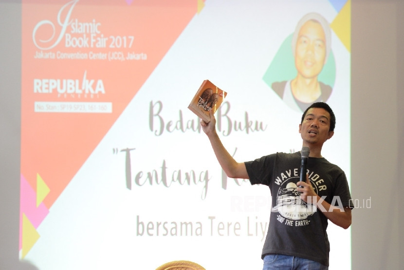 Penulis Buku dan novelis terohor, Tere Liye.