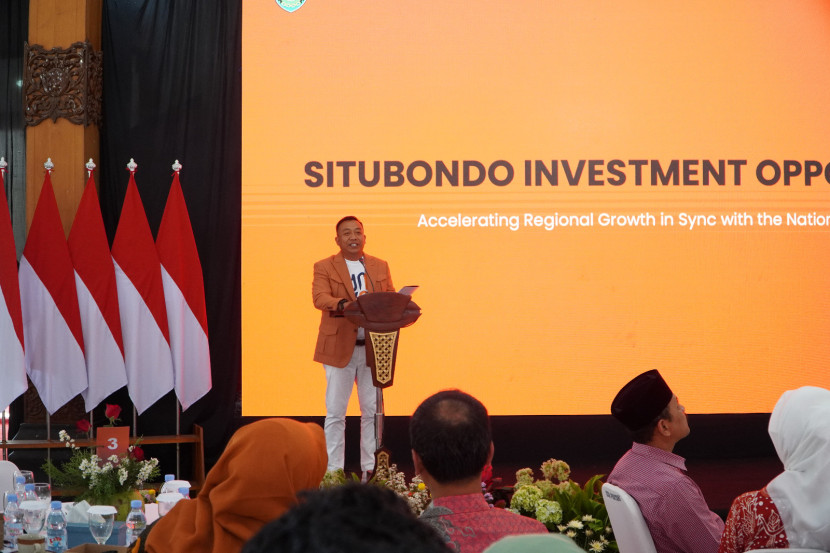 Bupati Situbondo Yusuf Rio Wahyu menyampaikan sambutan pada Situbondo Investor Day 2025 yang digelar di Pendopo Rakyat Situbondo, Kamis (28/8/2025). FOTO: Humas Pemkab Situbondo