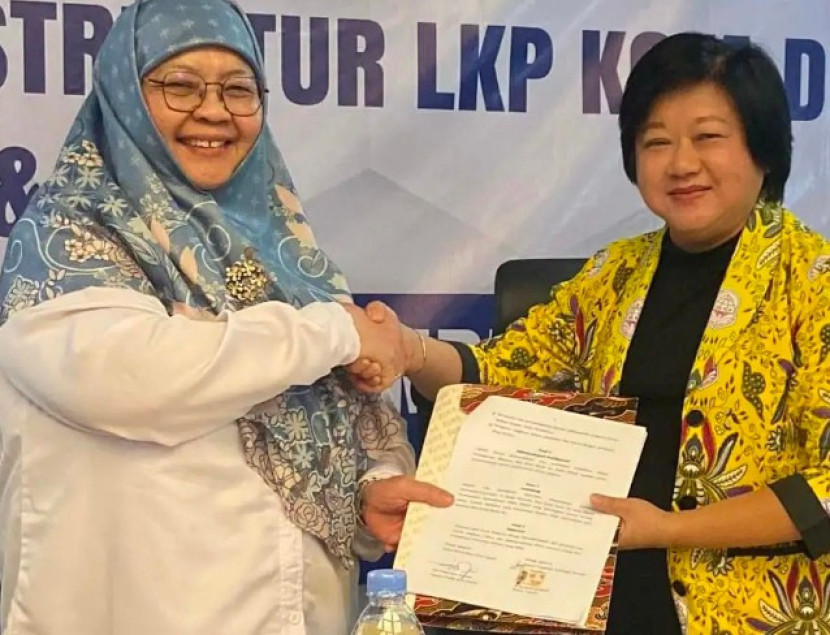 Kepala Disdik Kota Depok, Siti Chaerijah Aurijah (kiri). (Foto: Dok Diskominfo Kota Depok)