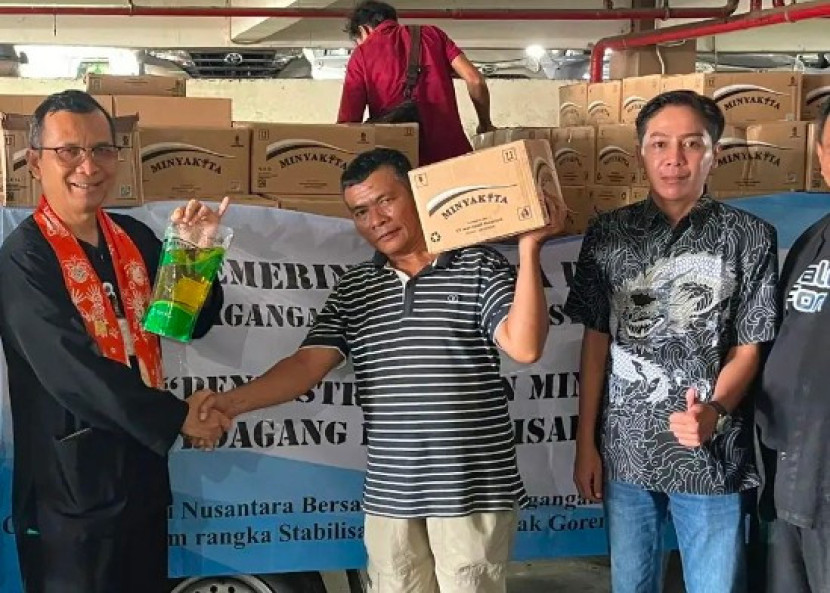 Kepala Disdagin Kota Depok, Dudi Miraz (kiri). (Foto: Dok Diskominfo Kota Depok)