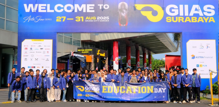 Mahasiswa berkesempatan mengenal teknologi otomotif terkini lewah kegiatan Education Day di GIIAS Surabaya 2025. dok GIIAS