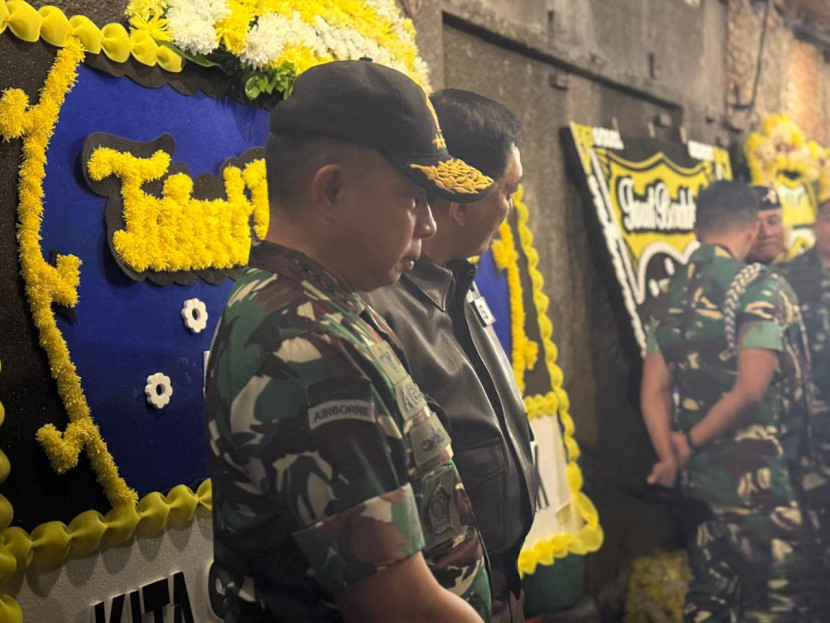 Panglima TNI Jenderal Agus Subiyanto di rumah duka Affan Kurniawan. Sumber: Puspen TNI