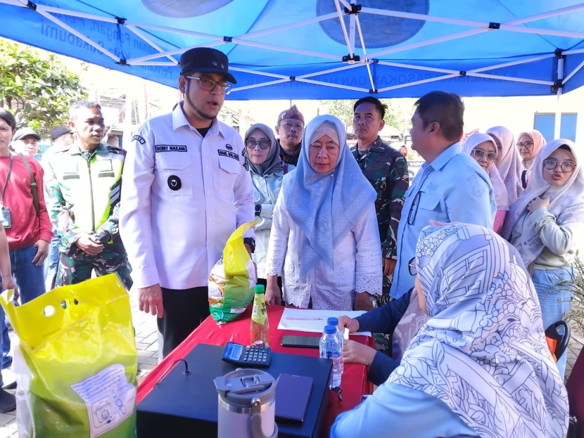 Wakil Wali Kota Sukabumi Bobby Maulana saat meninjau GPM di Kecamatan Citamiang, Sabtu (30/8/2025).
