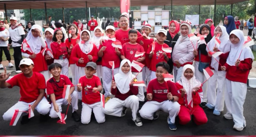 Wali Kota Depok, Supian Suri bersama pelajar SD dan SMP. (Foto: Dok RUZKA INDONESIA)