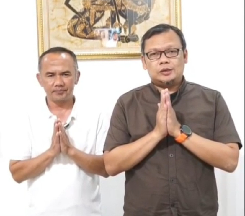Ketua DPRD Kota Sukabumi Wawan Juanda didampingi Wakil Ketua DPRD Kota Sukabumi Rojab Asyari.