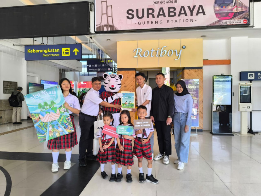 Rel Perjuangan Untuk Bumi Yang Merdeka, Sabtu (30/8) di Stasiun Surabaya Gubeng. (Foto: Humas KAI)