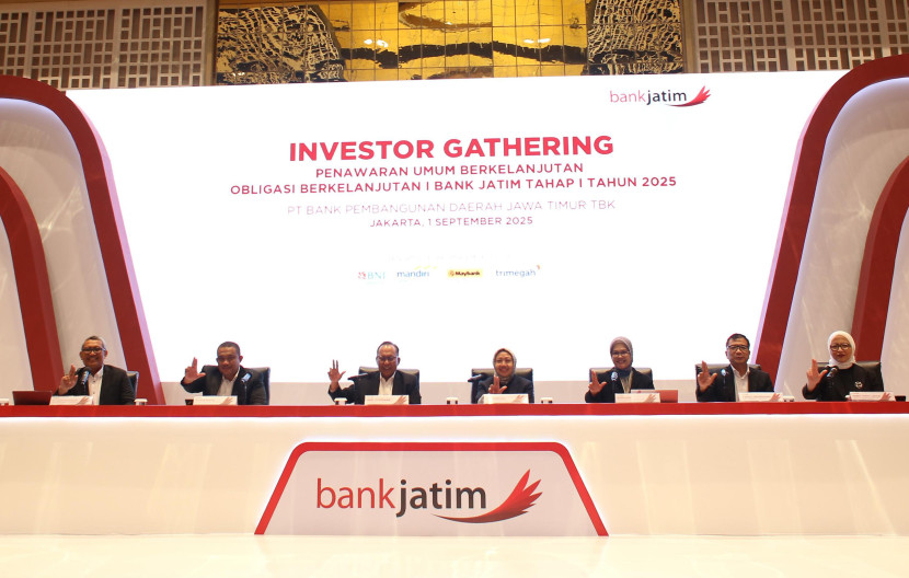 Bank Jatim umumkan penerbitan obligasi pada Press Conference – Investor Gathering di Chubb Square, Thamrin Nine, Jakarta, Senin (1/9/2025).