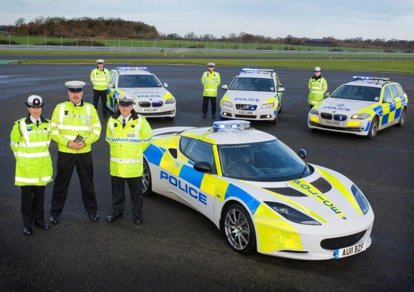 Lotus bekerjasama dengan polisi untuk kampanye road safety (Doc. Motor Trade News).