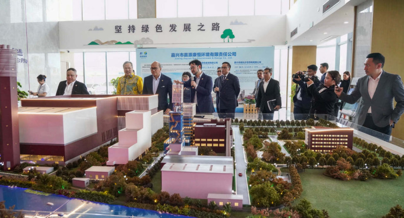 Kompleks perkantoran SUS Environment yang asri dan bergaya taman, desain eksterior yang menarik, serta sistem insinerasi yang efisien, meninggalkan kesan tersendiri bagi Menteri Investasi dan Hilirisasi RI Rosan Perkasa Roeslani dan para anggota delegasi RI. (Foto: Dok RUZKA INDONESIA)