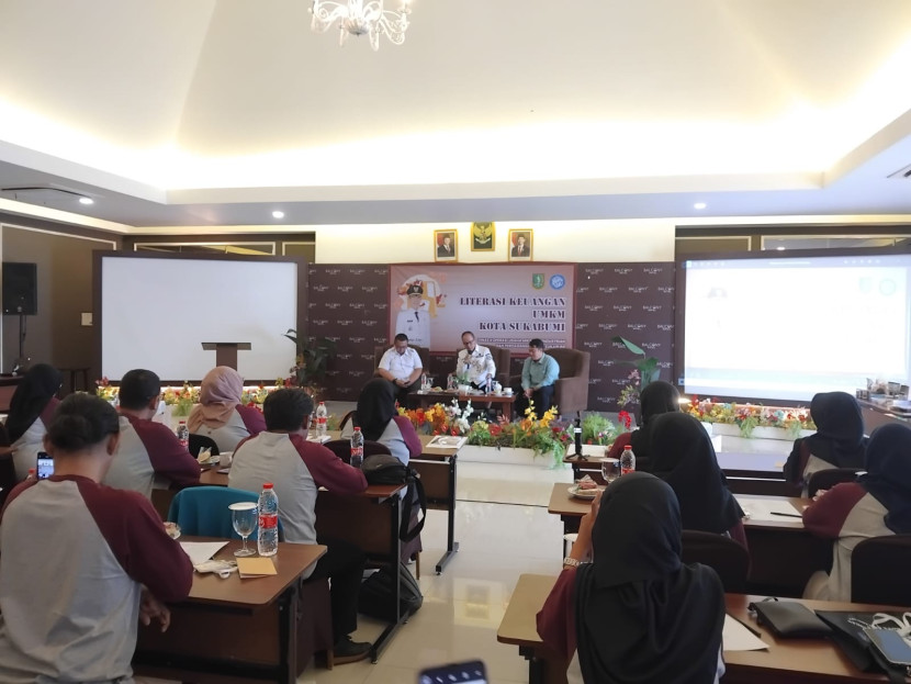 Kegiatan literasi keuangan bagi UMKM yang digelar Diskumindag Kota Sukabumi di Hotel Balcony, Rabu (3/9/2025).