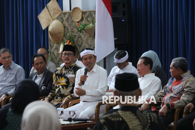 Gubernur Jawa Barat Dedi Mulyadi Berdialog dengan para rektor saat acara Silaturahim Gubernur dengan Rektor Perguruan Tinggi di Jawa Barat di Gedung Sate, Kota Bandung, Selasa (2/9/2025). Foto: Edi Yusuf