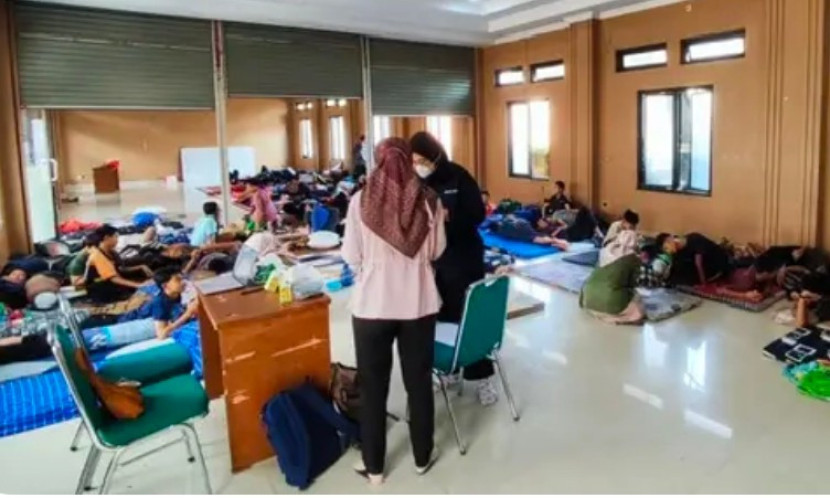 Dinkes Kota Depok saat melakukan pemeriksaan di Ponpes Baitul Quran, Kecamatan Cimanggis. (Foto: Diskominfo Kota Depok)