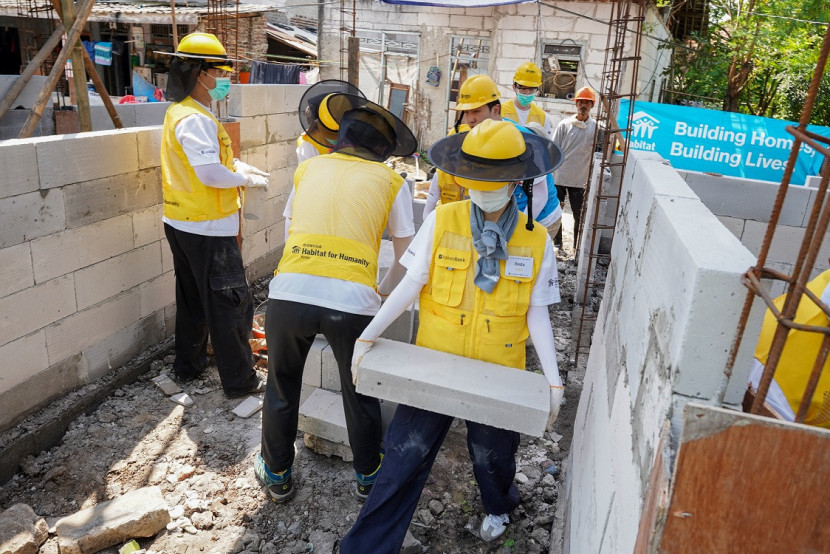 Kakaobank Connect Village 2025 membangun rumah layak huni dan meningkatkan kualitas pendidikan dan akses terhadap teknologi. Foto: Istimewa