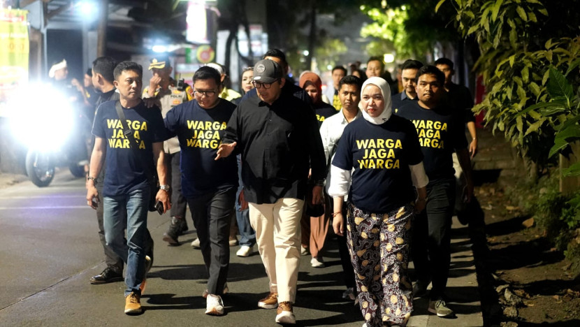 Wali Kota Bandung Farhan meninjau siskamling di Kecamatan Mandalajati, Ujungberung, dan Arcamanik, Kota Bandung, Kamis (4/9/2025). Foto: Diskominfo Kota Bandung