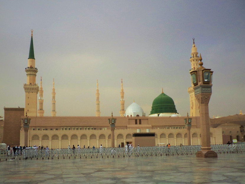 Kubah hijau dekat Masjid Nabawi, pertanda di bawahnya terdapat makam Nabi Muhammad SAW. (Foto: Sumatralink.id/Mursalin Yasland)