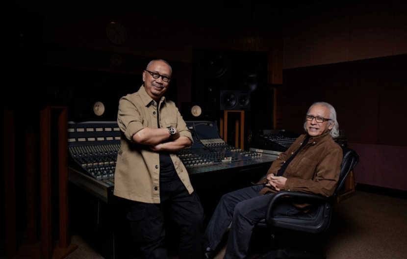 Musisi Ebiet G Ade dan Iwan Fals. (Musica Studios)