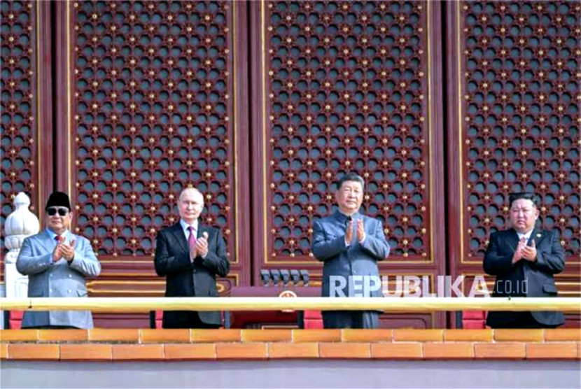Presiden RI Prabowo Subianto, Presiden Rusia Vladimir Putin, Presiden Tiongkok Xi Jinping, dan Pemimpin Tertinggi Korea Utara Kim Jong Un di Hari Kemenangan (V-Day) di Lapqngan Tian'anmen, Beijing, Rabu (03/09/2025). (Foto: Dok RUZKA INDONESIA)