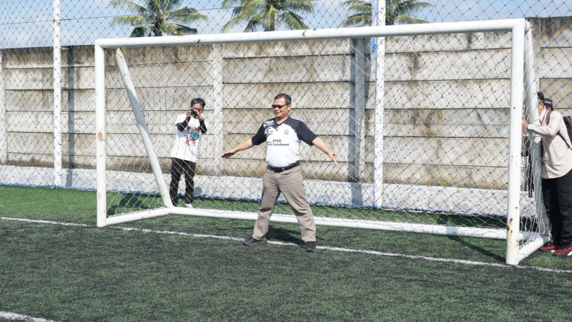Ketua DPRD Kota Sukabumi Wawan Juanda dalam pembukaan turnamen mini soccer dalam rangka Harhubnas dan Haornas, Sabtu (6/9/2025).dok istimewa