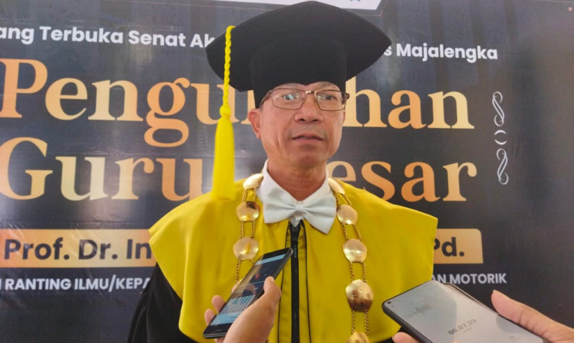 Prof Indra mendapat gelar Guru Besar di bidang teori belajar dan perkembangan motorik. Ia menjadi Guru Besar kedua dalam sejarah Unma, setelah Prof Sri Ayu Andayani. (Foto : Dok Eko Widiantoro)