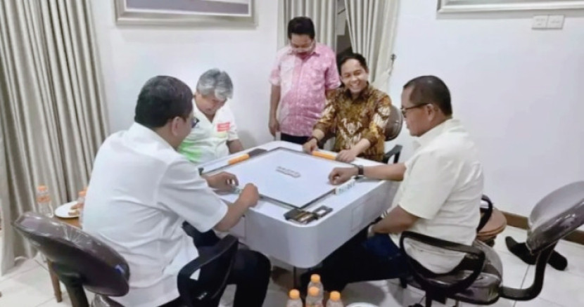 Menteri Kehutanan, Raja Juli Antoni (pakai batik). Foto: Instagram