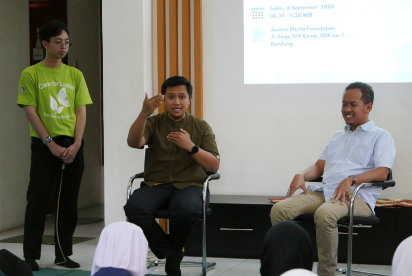 Inspirational Talk bersama profesional muda, Radika Widya Nugraha (Direktur PT Kolaborasi Kita Makmur) dan Muhammad Lutfi (Fouder Terapeutik). Foto: Edi Yusuf