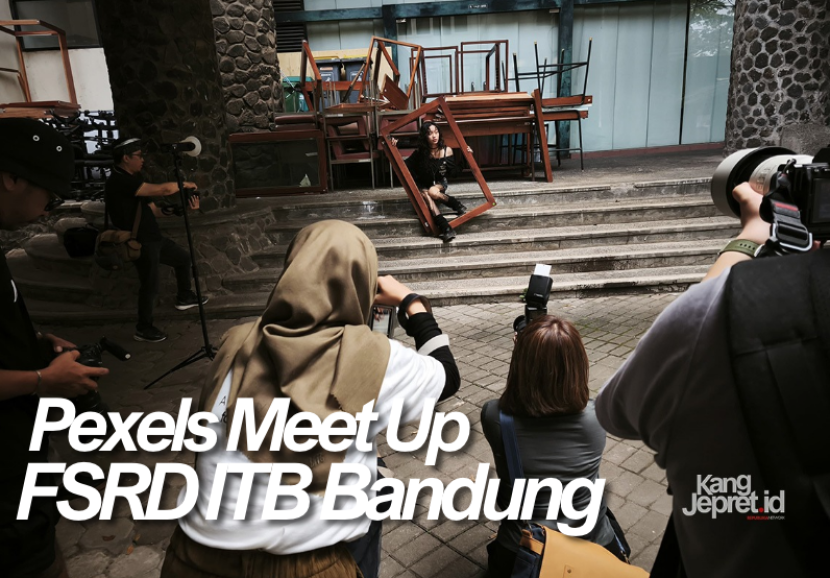 Konten kreator Pexels momotret model bergaya gothic di area kampus FSRD ITB, akhir pekan lalu. Kegiatan Pexels Meet Up diikuti puluhan peserta dari berbagai kalangan. (KANGJEPRET.ID/ YOGI ARDHI) (Data Teknis: Xiaomi 14T)