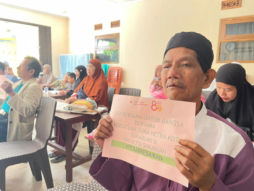 Doa bersama para penyandang tunanetra di Kota Sukabumi untuk kedamaian bangsa, Ahad (7/9/2025).