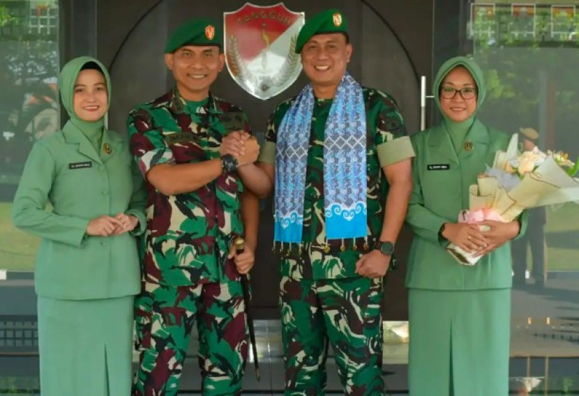 Dandim Depok berganti dari Kolonel Inf Iman Widhiarto (kiri) ke Letkol Triano Iqbal (kanan). (Foto: Dok Diskominfo Kota Depok)