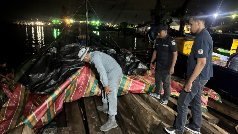 Bakamla sita kayu olahan diperjualbelikan tidak sesuai izin. Sumber:dok Bakamla RI