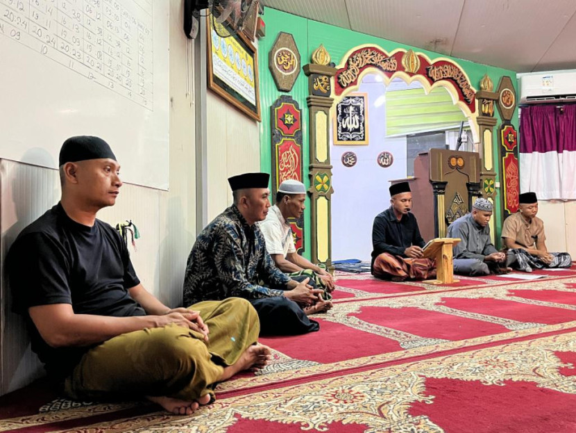 Peringatan Maulid Nabi Muhammad SAW di Masjid Sudirman Camp, Lebanon. Foto: Laman resmi TNI