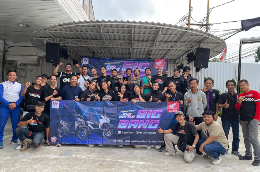 Foto Bersama Para Komunitas BeAT (Doc. PT Wahana Makmur Sejati).