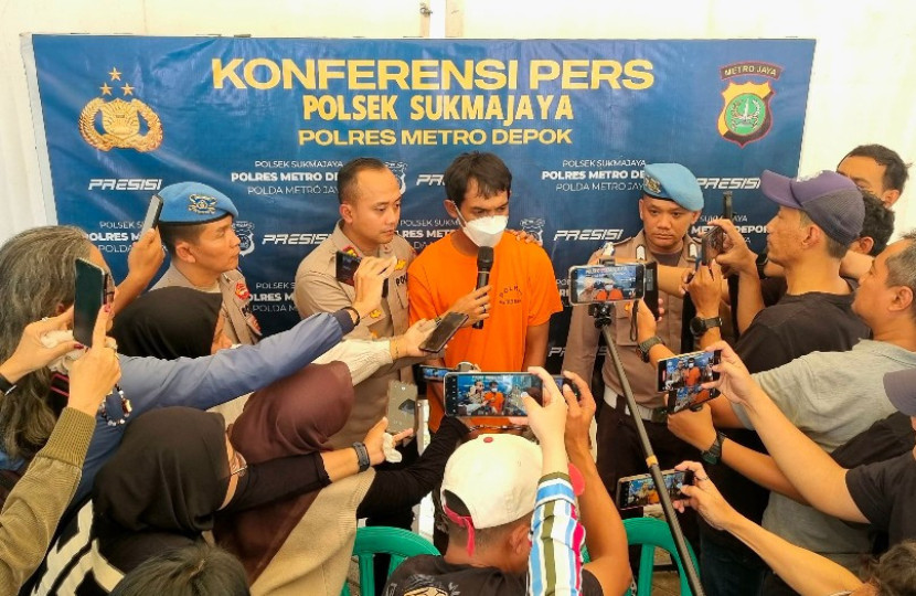 Pelaku penganiayaan terhadap seorang Satpam lansia, CPR (34) diamankan aparat kepolisian Polsek Sukmajaya, Kota Depok. (Foto: Dok Humas Polres Depok) 