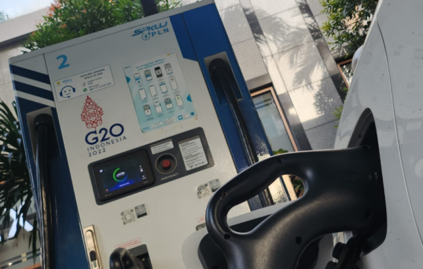  Hindari penggunaan baterai mobil hingga kosong atau penuh agar baterai awet 