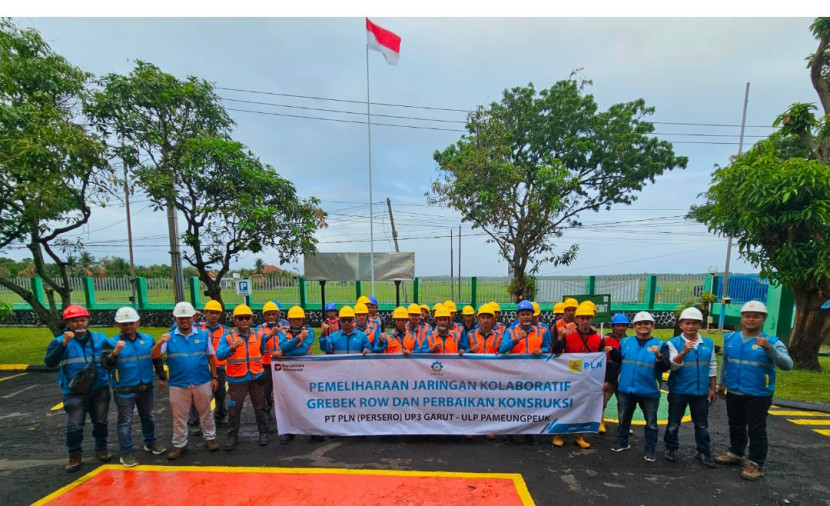 Safety Briefing dilakukan sebelum melakukan aktifitas pemeliharaan jaringan Listrik di lapangan. (Foto: Dok Ridwan)