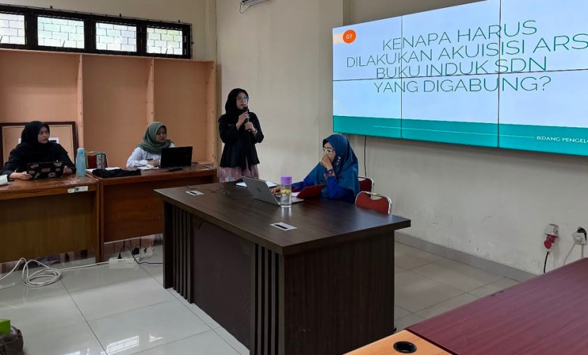 Rapat koordinasi mengakuisisi arsip bersama perwakilan 18 sekolah SDN di Gedung Arsip Kota Depok, Kamis (11/09/2025). (Foto: Dok RUZKA INDONESIA) 