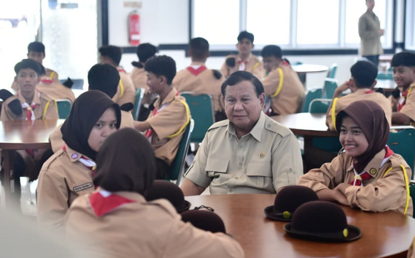 Presiden meninjau Sekolah Rakyat Menengah Atas Margaguna. (BPMI Setpres)