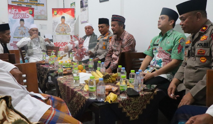 Kapolres Depok Kombes Pol Abdul Waras menggelar Ngopi Kamtibmas. (Foto: Dok Humas Polres Depok) 