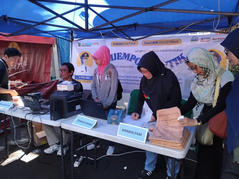 Layanan administrasi kependudukan disdukcapil dalam momen rangkaian harhubnas Kota Sukabumi, Sabtu (13/9/2025).