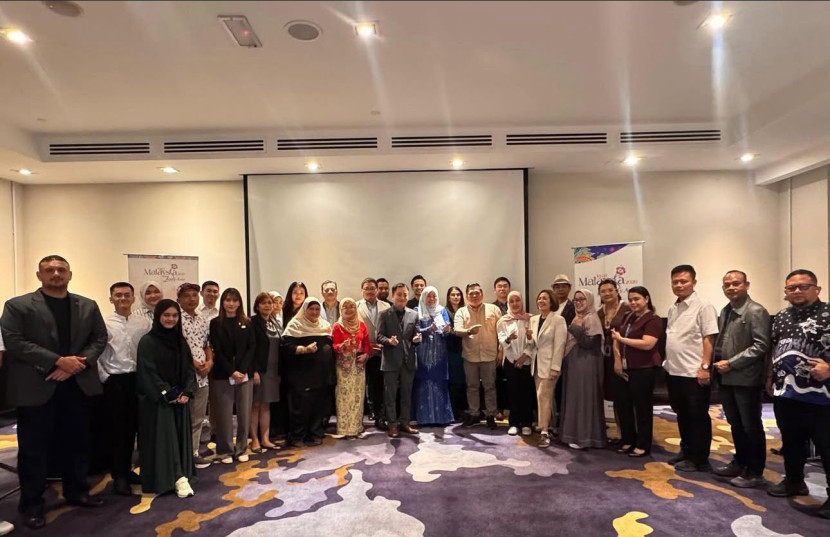 Anggota ASITA Sumsel yang hadir langsung ke MATTA Fair 2025 di Kuala Lumpur bersama pelaku pariwisata Malaysia. (FOTO: Dok. ASITA Sumsel).