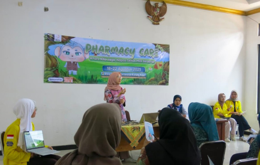 Mahasiswa Farmasi UI Berdayakan Masyarakat untuk Cegah ISPA di Desa Cipinang