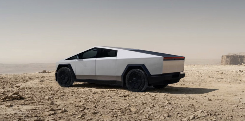 Kurang dari 5 bulan setelah meluncurkan Cybertruck tipe temurah, Tesla telah menghentikan produksi Cybertruck RWD. (Foto: electrek.co)