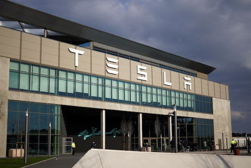 Pemandangan gedung pabrik produksi Tesla di Gruenheide, di luar Berlin, Jerman, 5 Maret 2024. (Foto REUTERS)