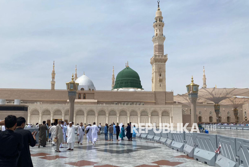 Masjid Nabawi di Kota Madinah.