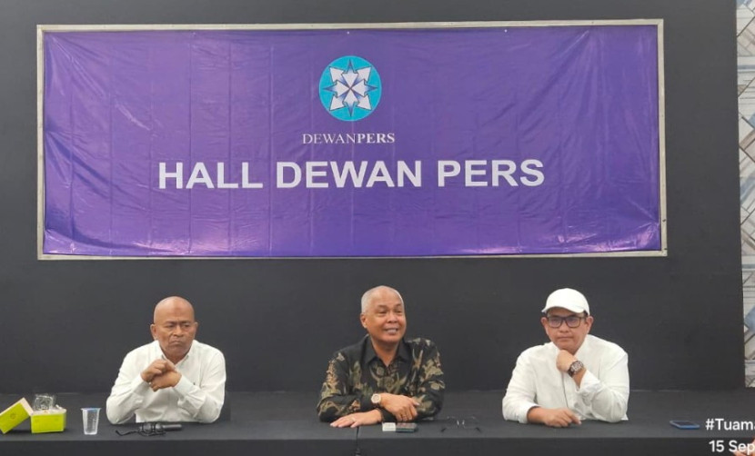 Pengumuman disampaikan langsung Ketum PWI Pusat, Akhmad Munir, didampingi Ketua Dewan Kehormatan Atal S. Depari dan Sekretaris Jenderal (Sekjen) Zulmansyah Sekedang di Gedung Dewan Pers Jakarta, Senin (15/09/2025). (Foto: Dok Humas PWI Pusat)